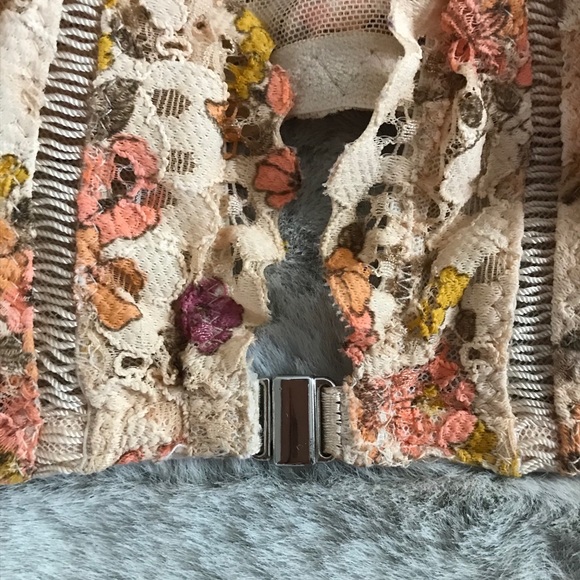 VS Lace Unlined Plunge Bra in Floral Print ๐ - Picture 3 of 5